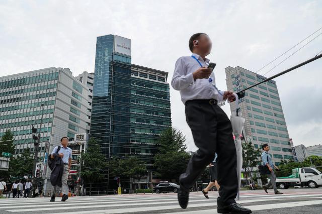 Bad loans hit 8-year high, but banks can absorb losses, FSS says