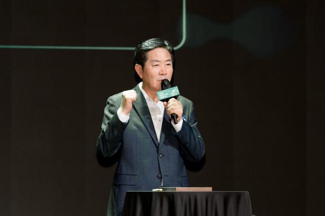 조용호 오산시장은 2일 오후 서울 대한상공회의소 국제회의장에서 열린 ‘2030 지역의 약속 실행으로  지역 전환을 위한 기후행동 공동결의’에 참석해 지방정부 차원의 기후 행동 실천 의지를 밝혔다 사진오산시