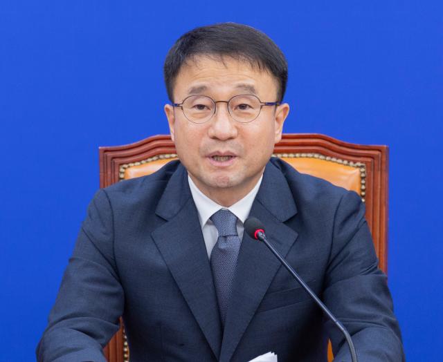 한병도 더불어민주당 원내대표가 3일 국회에서 열린 정책조정회의에서 원내 운영 방향에 관해 발언하고 있다 사진연합뉴스