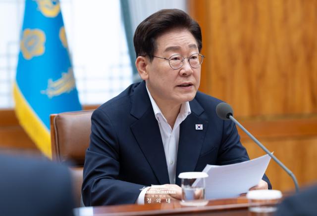 Lee meets Hyundai chief in latest private talks with business leaders