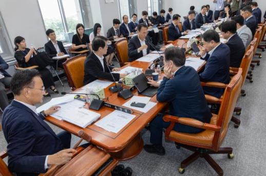 77억 들여 깡통 가져와…국회 예결위서 경찰 보디캠 사업 질타