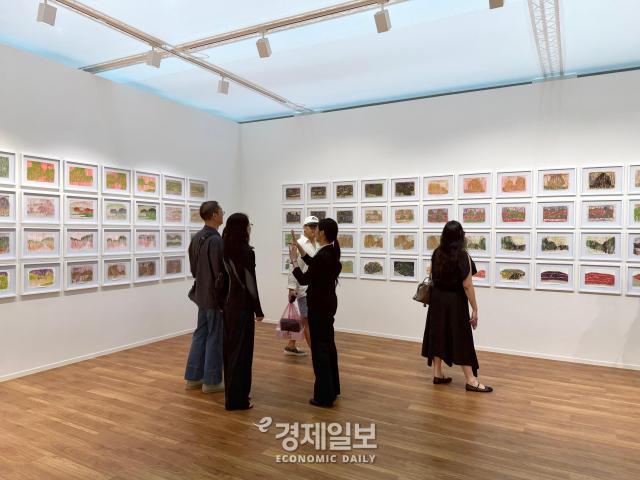 프리즈 서울 2026 전시장 내 위치한 신세계 라운지 내부 모습 사진정보운 기자