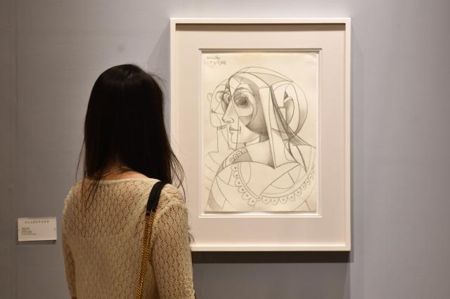 VIP visitors are looking at an artwork as they stroll throughout COEX AJP Joonha Yoo