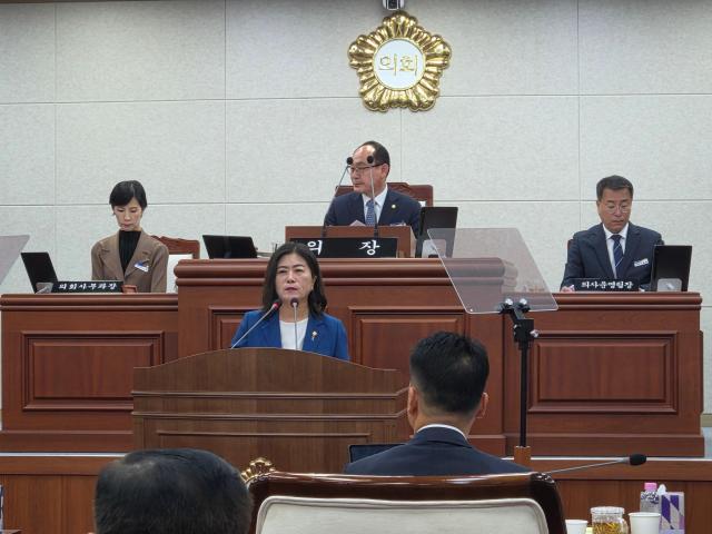 정은경 의원이 5분 자유발언을 통해 아이 낳고 키우기 좋은 출산친화도시 조성을 위한 핵심 정책으로‘무안군 공공산후조리원 설립’을 제안하고 있다사진김옥현 기자