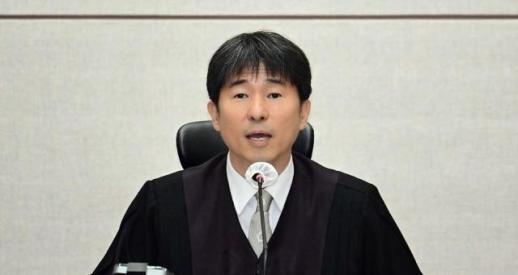 공수처, 룸살롱 접대 의혹 지귀연 부장판사 불구속 기소