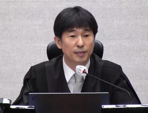 공수처, 지귀연 청탁금지법 위반 불구속 기소…혐의 사실 부인