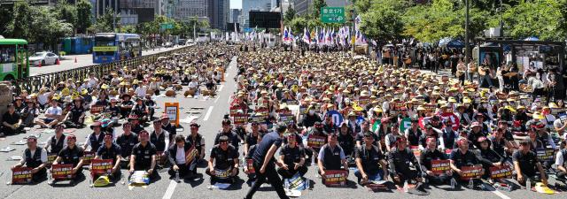 Koreas state bank workers join union strike opposing to relocation