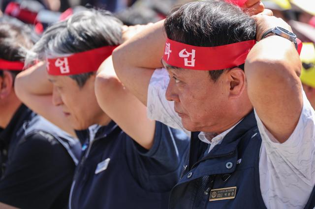 State bank relocation sparks mass finance strike in Seoul