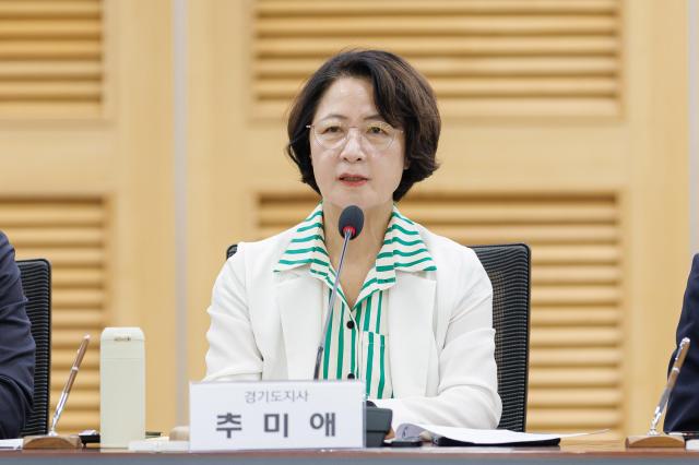 4일 오전 국회의사당 의원회관 제2세미나실에서 열린 포천철원 고속도로 예비타당성조사 통과를 위한 경기도-강원특별자치도 업무협약식에서 추미애 경기도지사가 인사말씀을 하고 있다 사진경기도