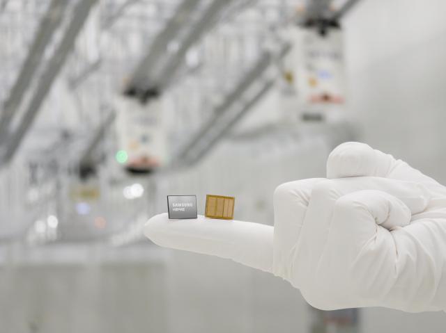 Samsungs aggressive HBM4 bet narrows gap with SK hynix