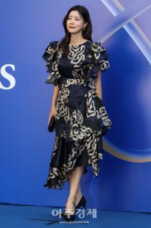 La actriz Yuseon posa en el desfile de Caiee de la Semana de la Moda de Seúl 2027 P/V