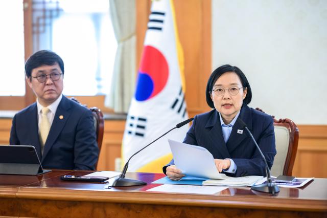 정부는 4일 정부서울청사에서 한성숙 국무총리 주재로 제2차 국가스포츠정책위원회를 열어 2기 민간위원을 위촉하고 스포츠 정책비전 2030을 발표했다 사진문화체육관광부