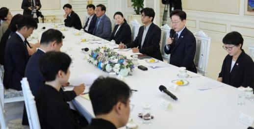 李 대통령 공정·투명한 세상으로…대개혁에 시민단체 몫 크다