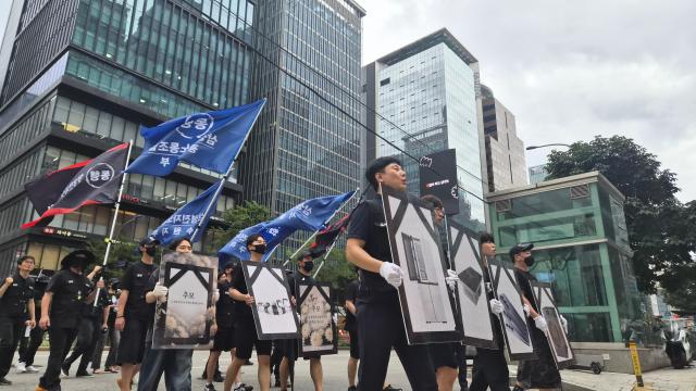 Samsungs non-chip employees to hold rally streak near chairs home