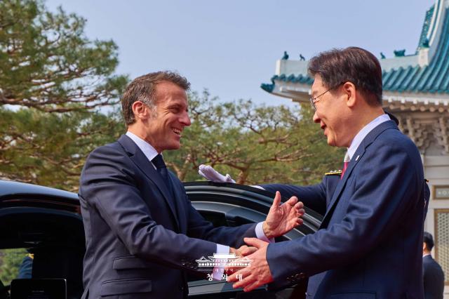 Lee heads to France for state visit to deepen strategic cooperation
