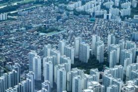 High-priced Seoul apartments face broader property tax reach by 2030