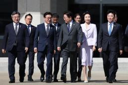 이윤복 국군위문예술단장 軍이 부르면 어디든… 안돼요는 없다