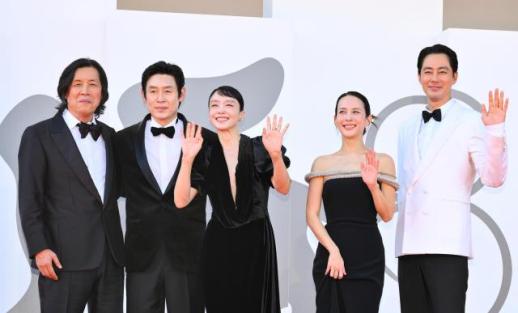 설경구·조인성 눈물…이창동 가능한 사랑, 베니스서 6분 기립박수·외신 극찬