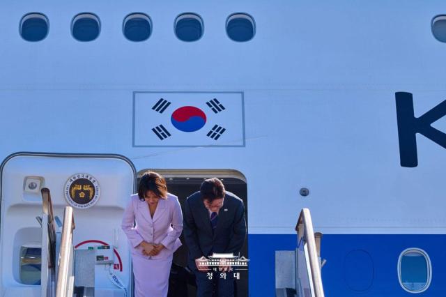 Lee arrives in France ahead of summit with Macron