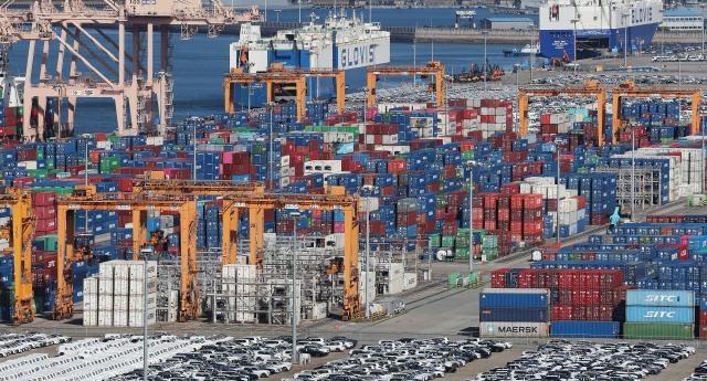 الإقراض الصناعي يرتفع بـ 30.6 تريليون وون في الربع الثاني.. أعلى مستوى للقروض الموجهة للخدمات منذ 14 ربعاً
