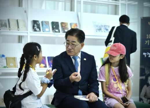 이기형 김포시장 AI 시대 필요한 건 자신만의 기준... 도서관 역할 재조명