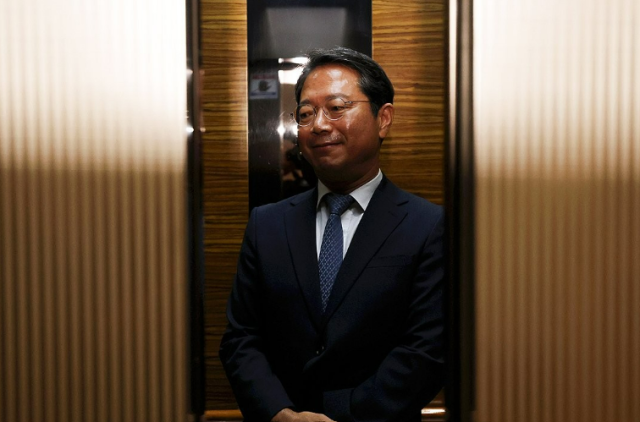 김승원 법무부 장관 후보자가 7일 오전 서울 종로구 적선현대빌딩에 마련된 인사청문회 준비 사무실로 출근하고 있다 사진공동취재단 연합뉴스