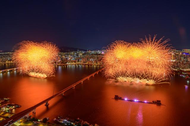 Hanwha foots full bill for Seoul fireworks festival