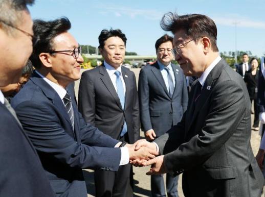 이재명 대통령·김민석 대표 잇따라 개헌론 띄웠다