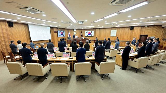 목포시의회가 오는 9일 졸속·불공정한 국립의대 후보대학 선정 추천을 즉각 철회할 것을 촉구하며 전남 서남권 시·군과 연대해 공동 대응에 나선다사진목포시의회