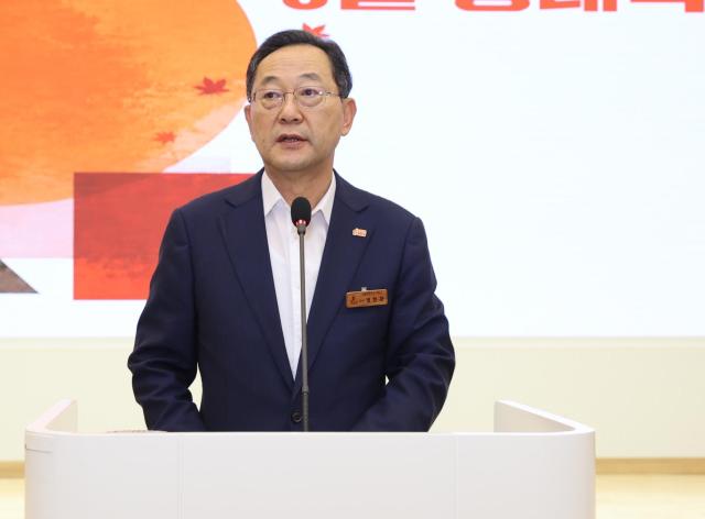 명현관 군수는 7일 실과소장과 읍면장이 참석한 가운데 열린소통회의를 주재하고 추석 명절을 비롯해 9월 중 운영되는 군민들에게 혜택이 주어지는 각종 사은행사에 대해 적극적인 홍보와 참여를 주문하고 있다사진해남군