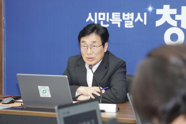 이장섭 청주시장은 7일 추석 명절을 앞두고 시민 안전과 교통 편의는 물론 가족 단위 시민과 귀성객들이 즐길 수 있는 명절 즐길거리까지 세심하게 챙길 것을 주문했다 사진청주시