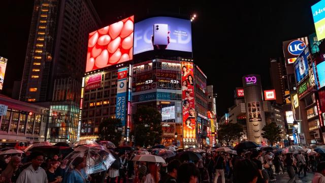 도쿄 시부야에서 진행 중인 삼성전자 갤럭시 Z 폴드8 시리즈를 활용한 웰컴 투 폴더블Welcome to Foldables 옥외 광고 모습 사진삼성전자
