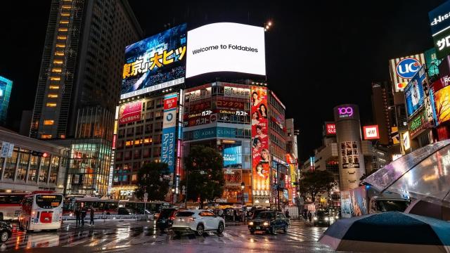 도쿄 시부야에서 진행 중인 삼성전자 갤럭시 Z 폴드8 시리즈를 활용한 웰컴 투 폴더블Welcome to Foldables 옥외 광고 모습사진삼성전자