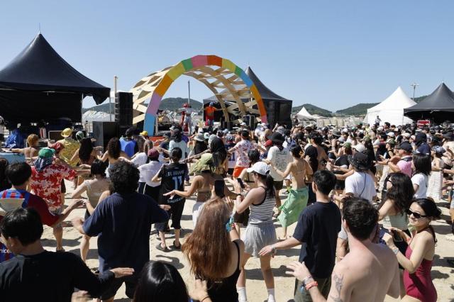 지난 3일부터 6일까지 3박 4일간 신안군 증도면 짱뚱어해수욕장 일원에서 개최된 부티크 페스티벌 ‘THE GRATEFUL CAMP 2026’이하 TGC가 막을 내렸다사진신안군