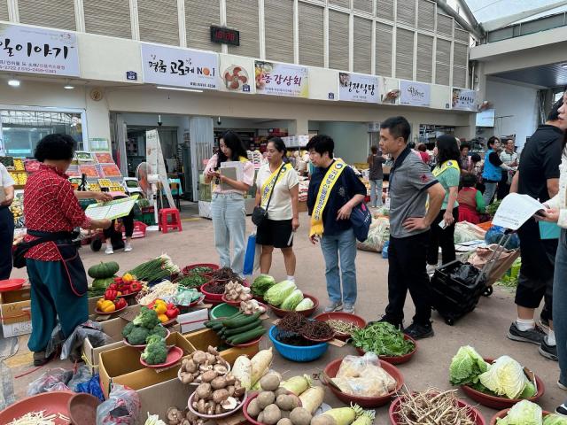 강진군이 다가오는 추석 명절을 맞아 소비자가 안심하고 농·축·수산물을 구매할 수 있도록 오는 9일부터 21일까지 원산지 표시 지도·단속을 실시한다사진강진군
