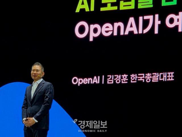 김경훈 오픈AI 한국 총괄대표가 연사로 참여해 발표를 진행하고 있다 사진류청빛 기자
