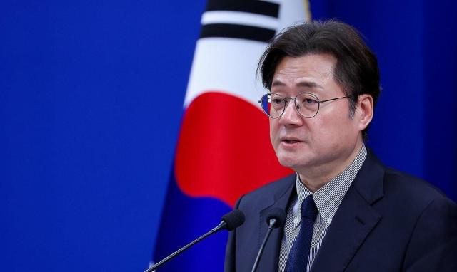 홍익표 정무수석이 25일 청와대 춘추관에서 청와대 비상경제상황실 구성 관련 브리핑을 하고 있는 모습이다 사진연합뉴스