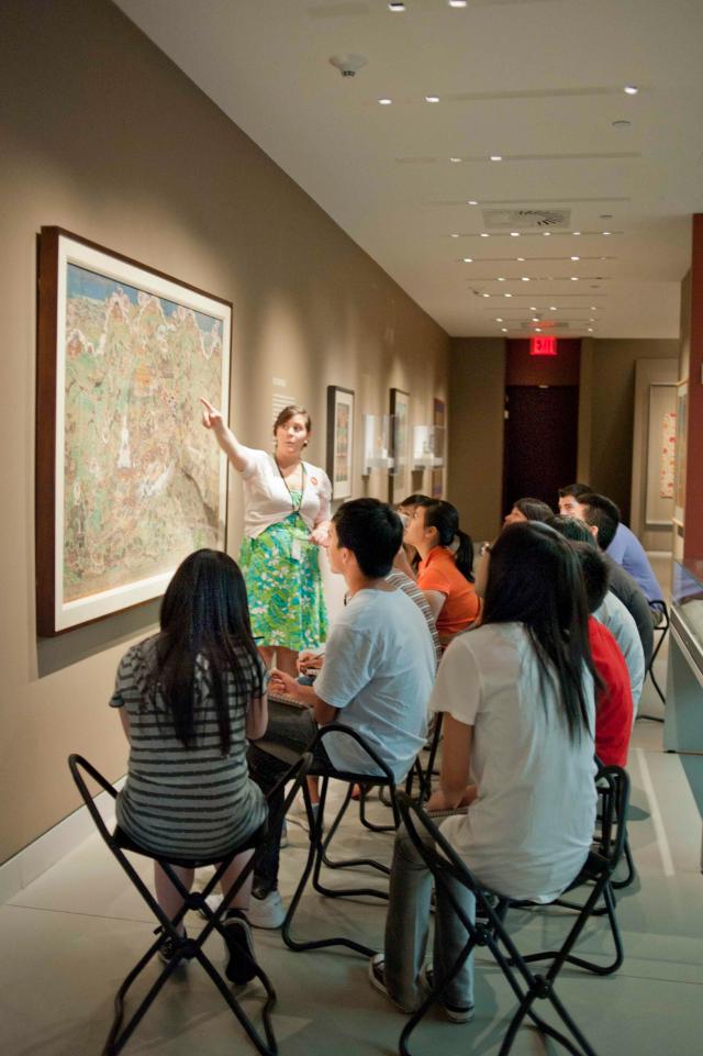 에듀케이터 사진Michael Palma © Rubin Museum of Art