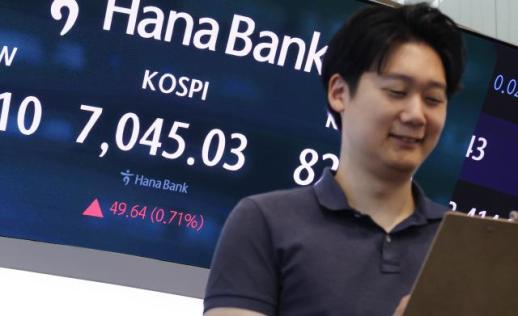 또 전강후약…장중 7170 찍은 코스피, 7000선 못 넘었다