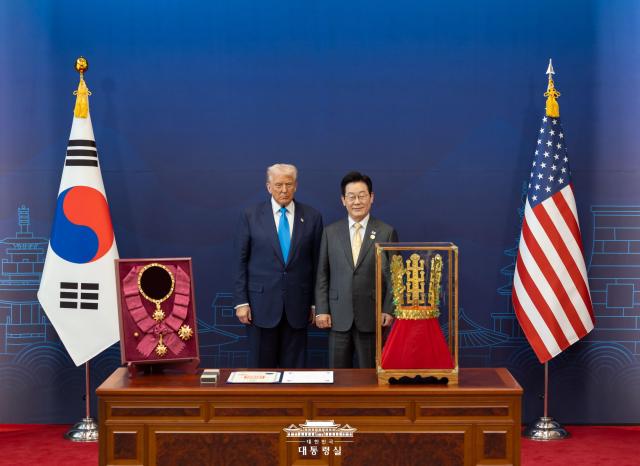 South Korean President Lee Jae Myung right and US President Donald Trump pose for a photo during a state visit event in Gyeongju on Oct 29 2025 Courtesy of the Presidential Office