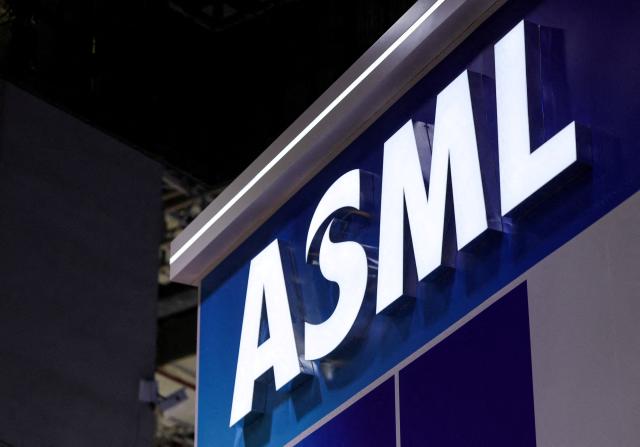 سامسونج وTSMC تسارعان وتيرة اعتماد معدات ASML الجيل القادم من تقنية EUV الفائقة