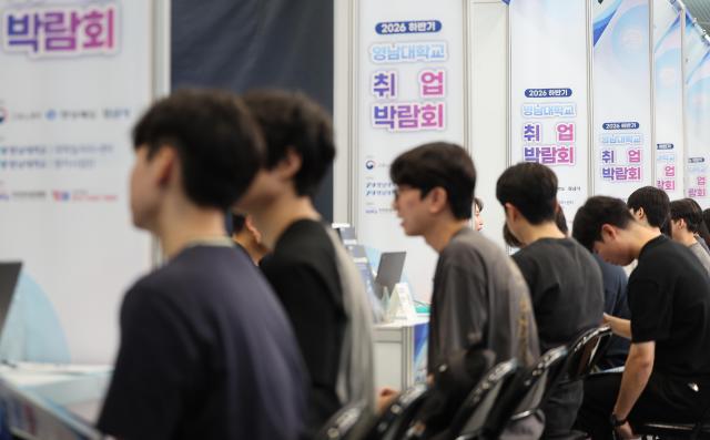 8월 취업자 18.4만명 늘어…청년 고용률은 1.0%p 하락