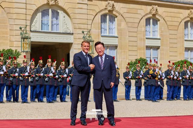 Lee, Macron pledge efforts to restore Strait of Hormuz