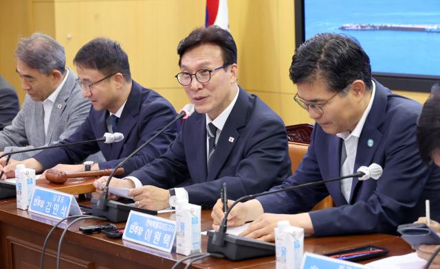 김민석 더불어민주당 대표가 9일 전북도청에서 열린 현장 최고위원회의에서 발언하고 있다 사진연합뉴스