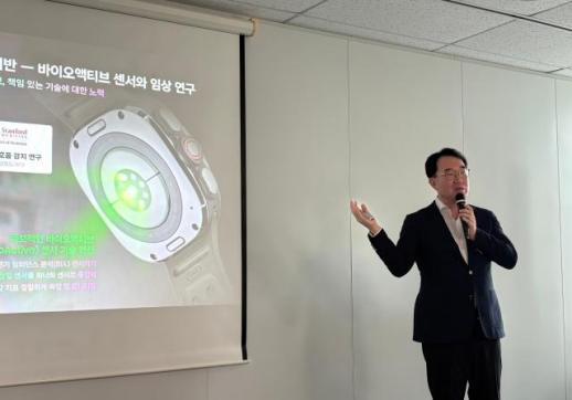 손목 위 혈당 측정 이뤄낼 것…삼성전자, 워치 헬스 생태계 확장 나서 