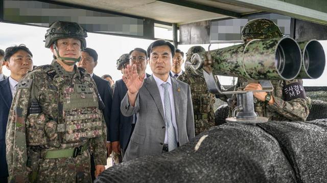 Outgoing defense minister heads to Croatia on final overseas trip for Chunmoo deal