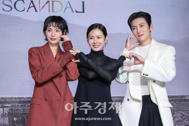 9일 오전 서울 종로구 JW 메리어트 동대문 스퀘어 서울에서 열린 넷플릭스 시리즈 스캔들 제작발표회에 참석해 포즈를 취하고 있다 20260909사진유나현 기자 shootingajunewscom