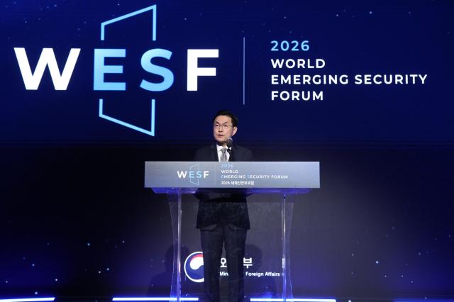  정연두 외교부 외교전략정보본부장이 9일 열린 세계신안보포럼에서 개회사를 하고 있다 사진외교부
