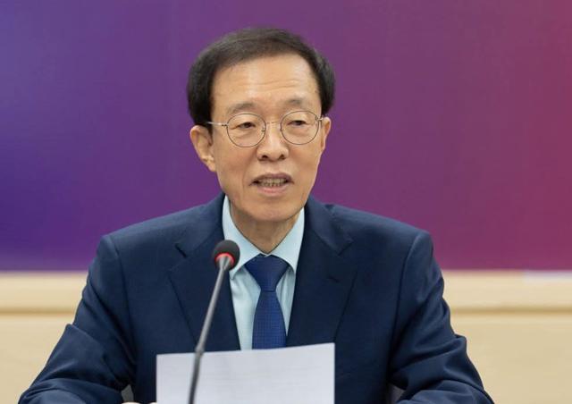 이석연 국민통합위원회 위원장이 9일 서울 종로구 정부서울청사에서 열린 비공개 이임식에서 이임사를 하고 있다 사진이석연 위원장 페이스북