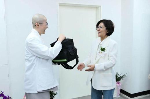 김보라 안성시장 33년 전 들었던 간호가방 이제 안성 통합돌봄으로 이어져